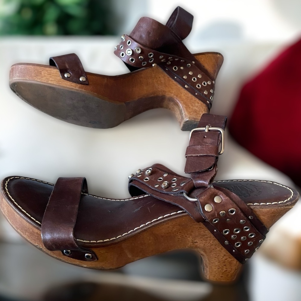 SOLD
🌟 FRYE Whitney Crystal wedges size 10 * Thrashed - Picture 12 of 17